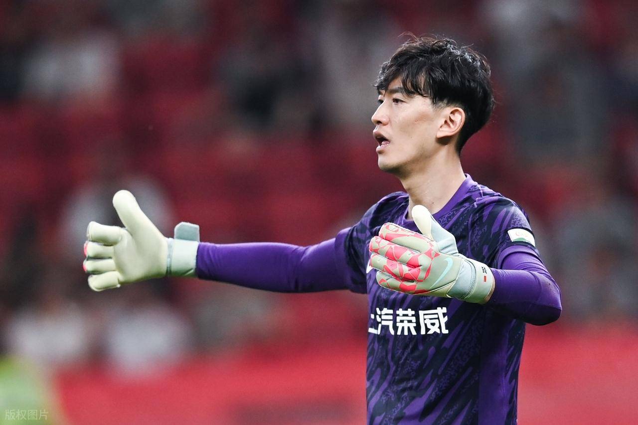 今夜上海海港备战亚冠，状态回暖细节曝光，赛场秩序良好，轮换策略成焦点