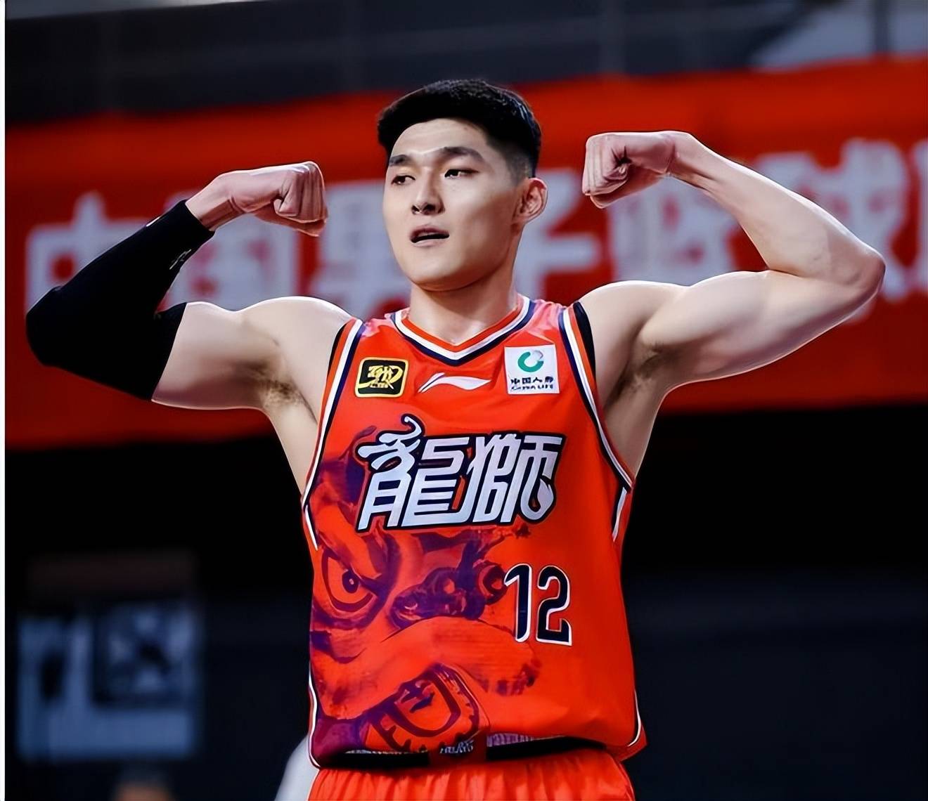 国际比赛日山东男篮调整名单以备全明星赛，状态回暖环节打磨，更衣室稳定，身体对抗强度拉满的简单介绍