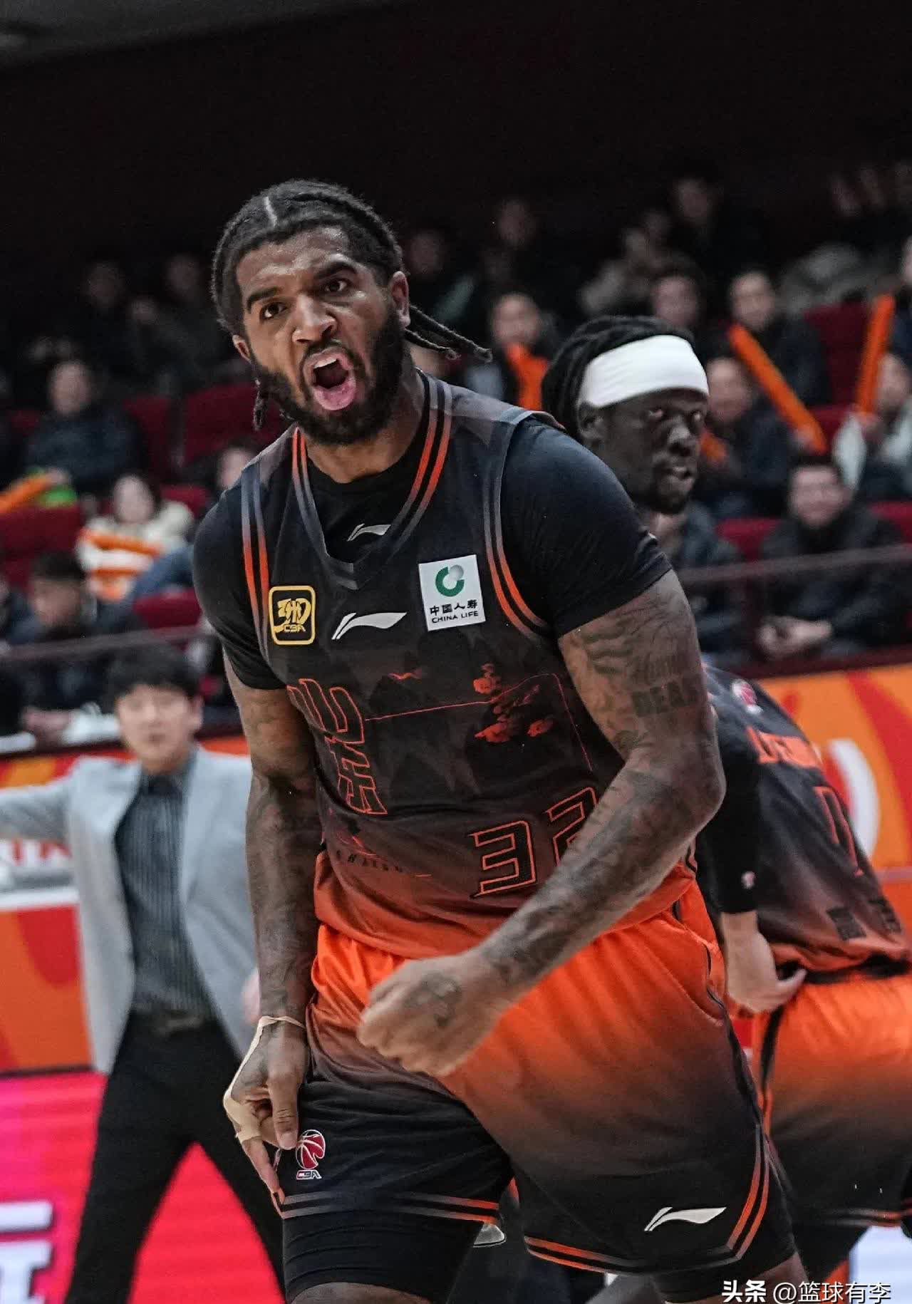 国际比赛日山东男篮调整名单以备全明星赛，状态回暖环节打磨，更衣室稳定，身体对抗强度拉满的简单介绍