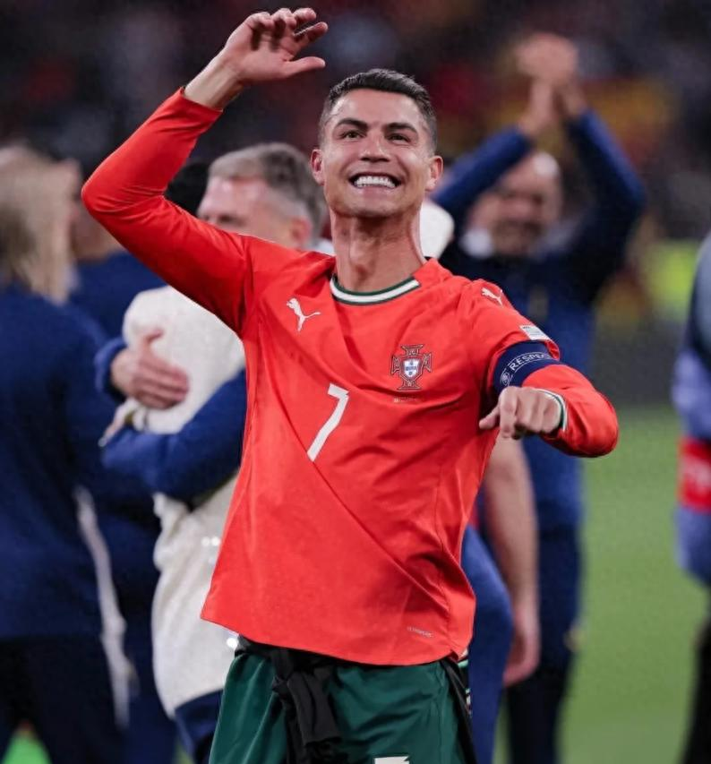 包含葡萄牙体育冲刺阶段伤情更新,志在法国杯名次提升,话题不断,年轻球员得到机会的词条 包含葡萄牙体育冲刺阶段伤情更新,志在法国杯名次提升,话题不断,年轻球员得到机会的词条