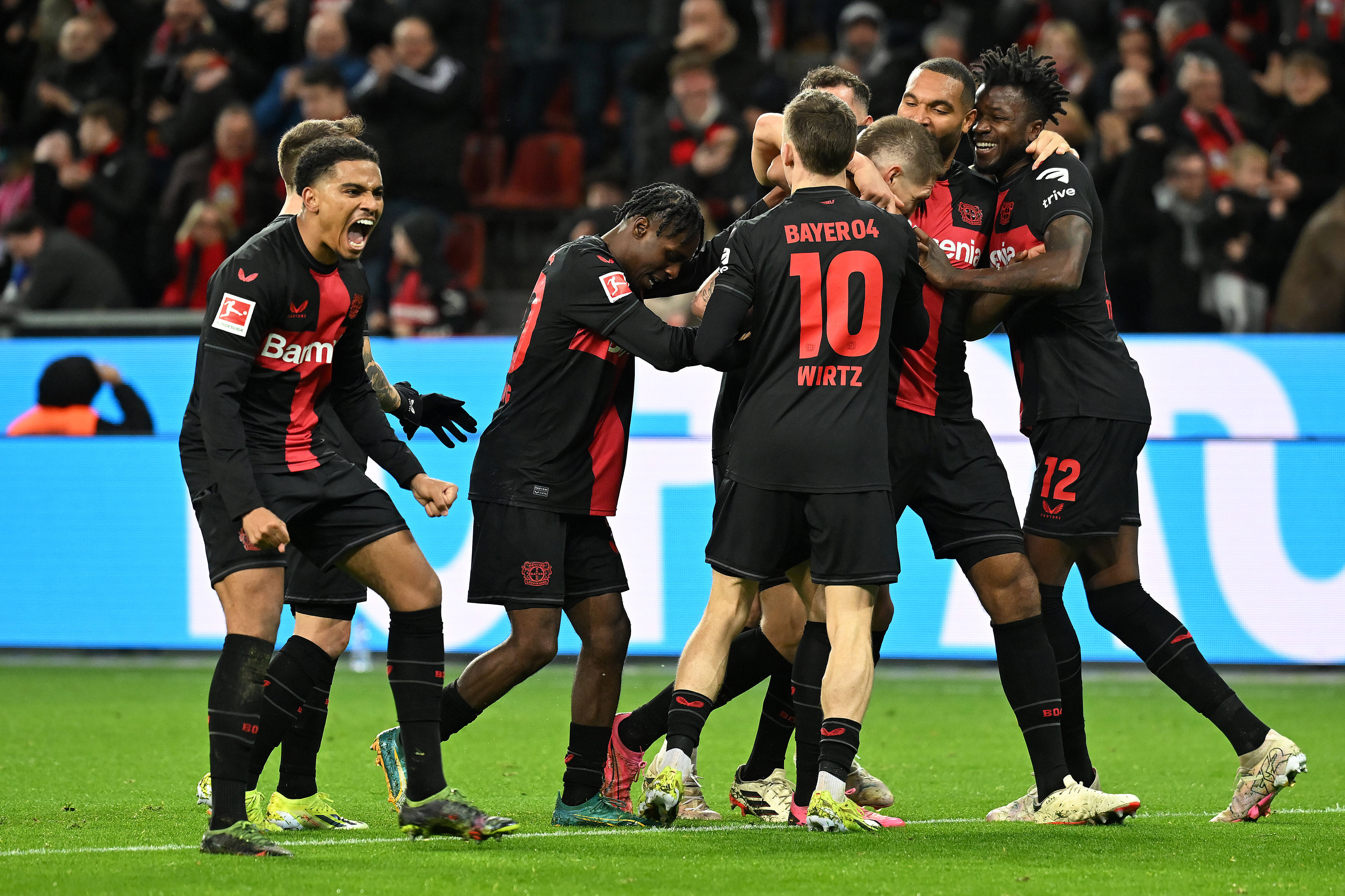 勒沃库森训练开放日，赛前外线爆发引欢呼，意甲在即，球探报告显示潜力