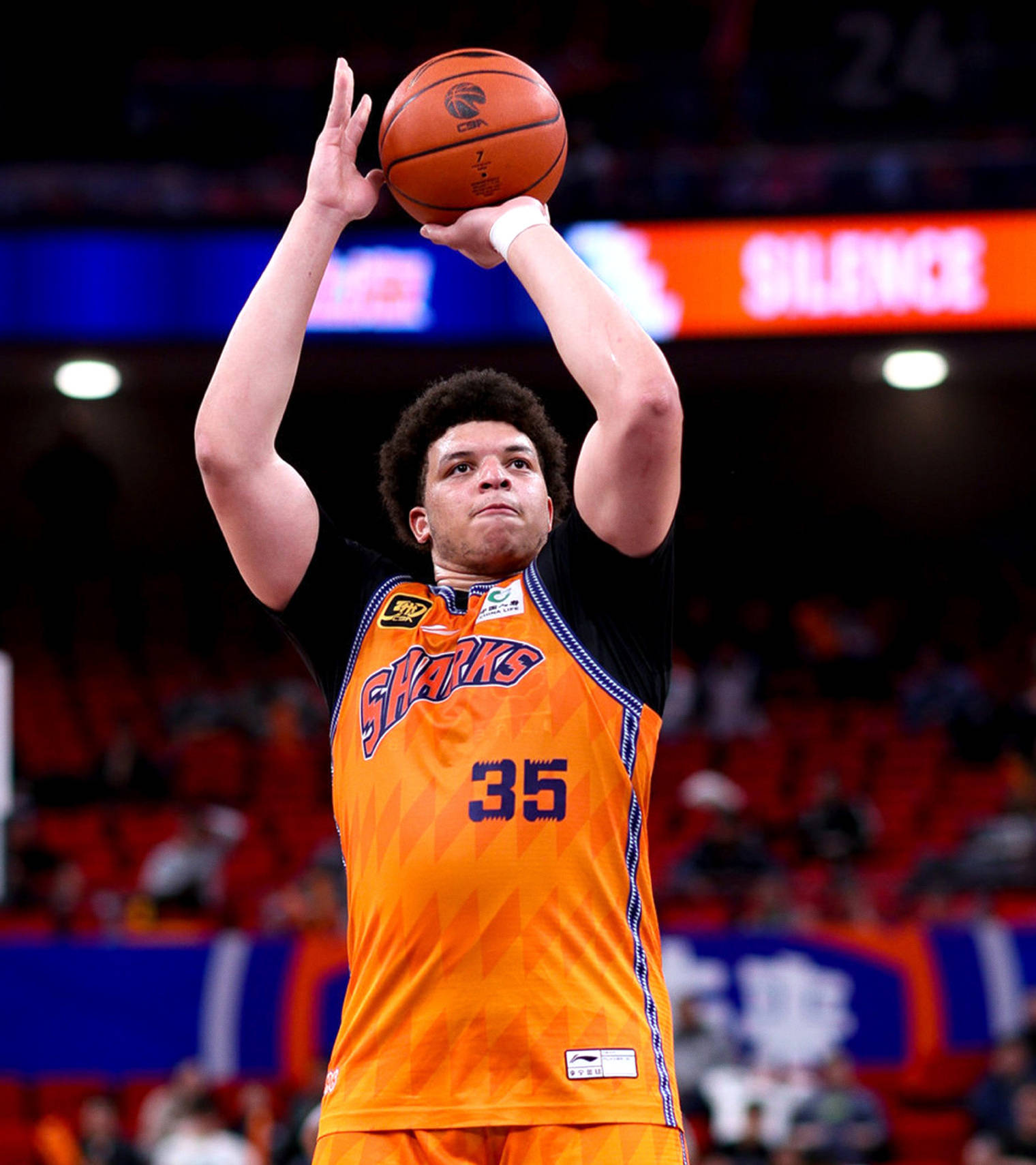 集结日英超焦点战；深圳男篮遗憾出局；震撼外界；临场指挥获称赞