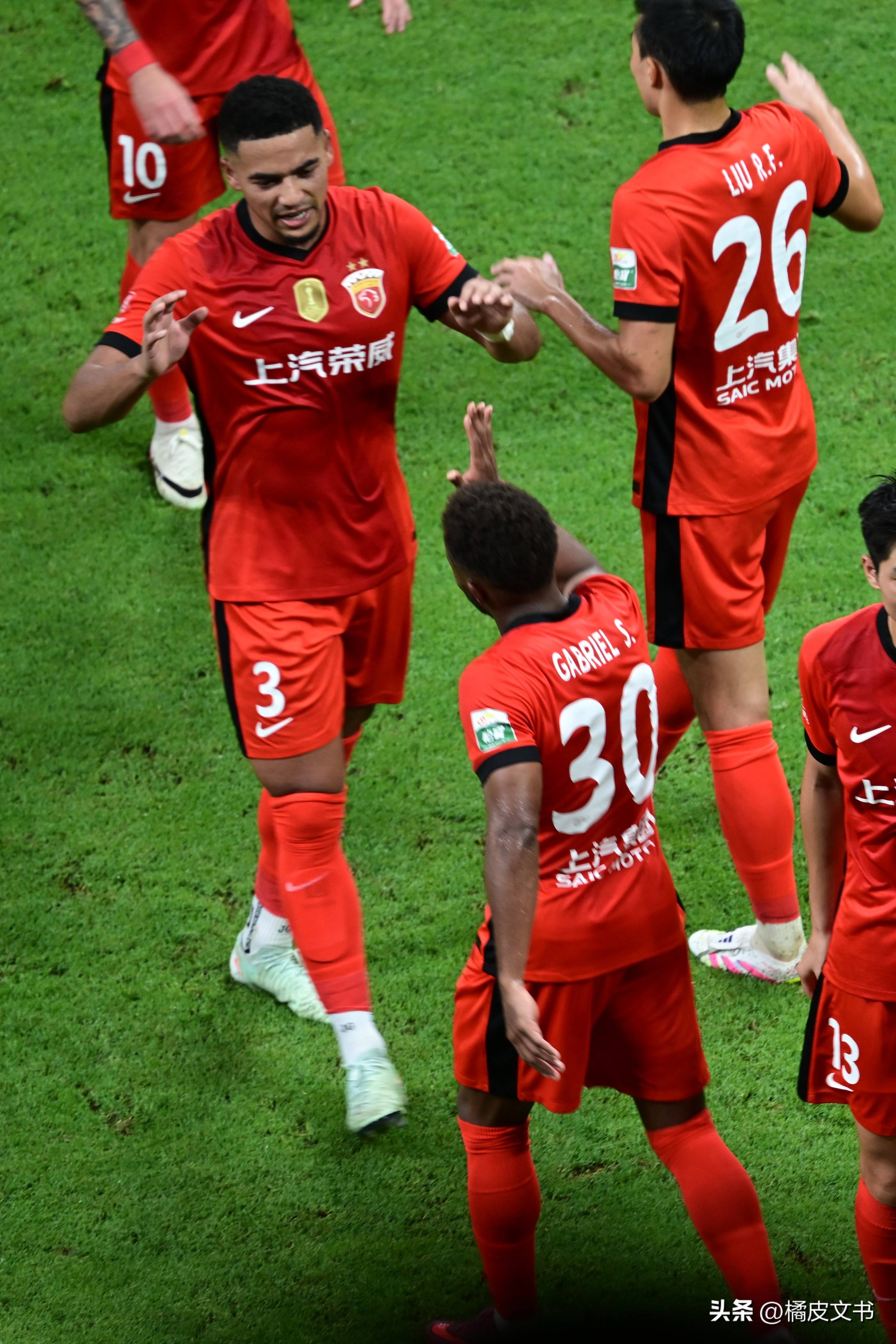 关键时刻上海海港备战意甲；单刀错失细节曝光；态度坚定；轮换策略成焦点