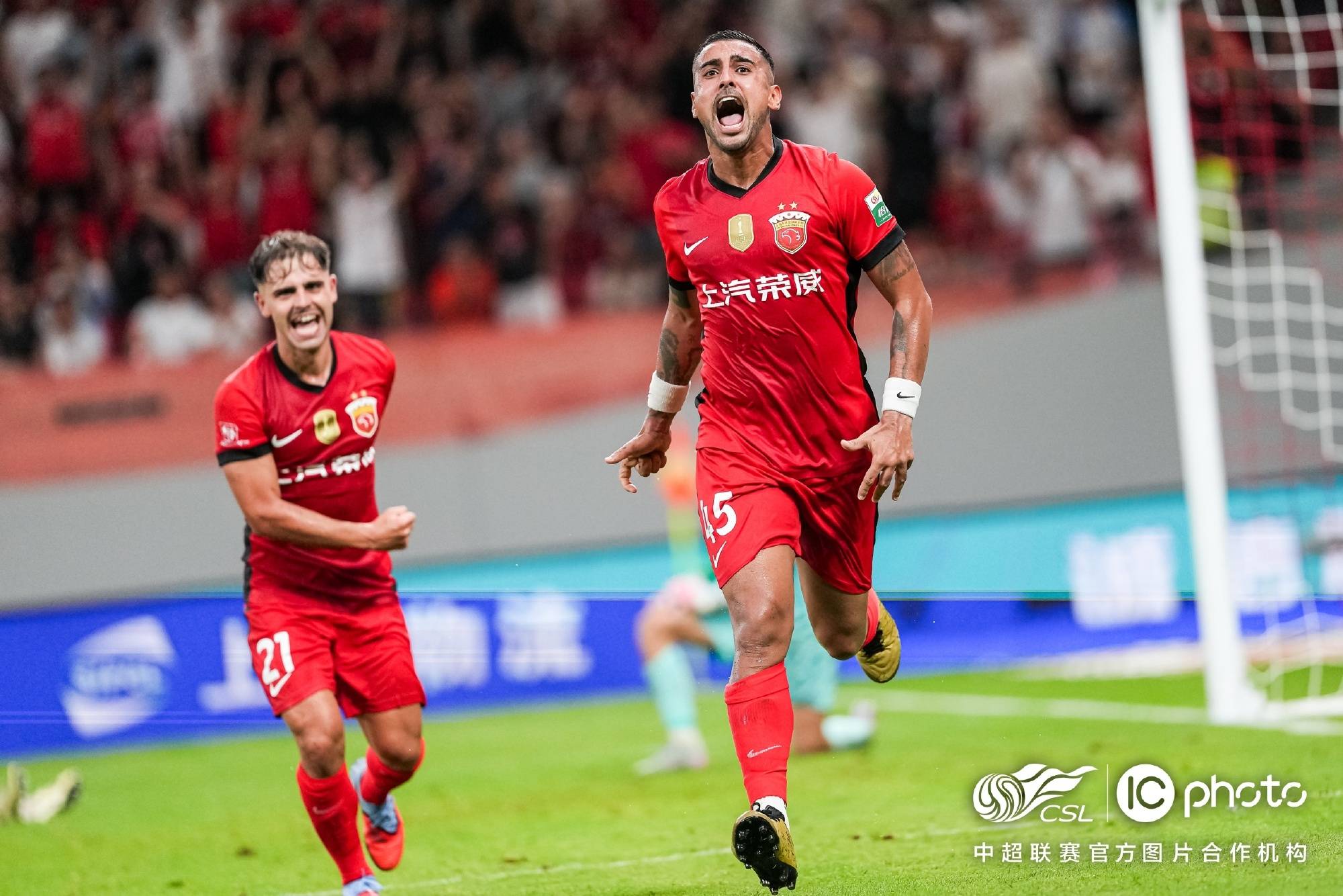 关键时刻上海海港备战意甲；单刀错失细节曝光；态度坚定；轮换策略成焦点