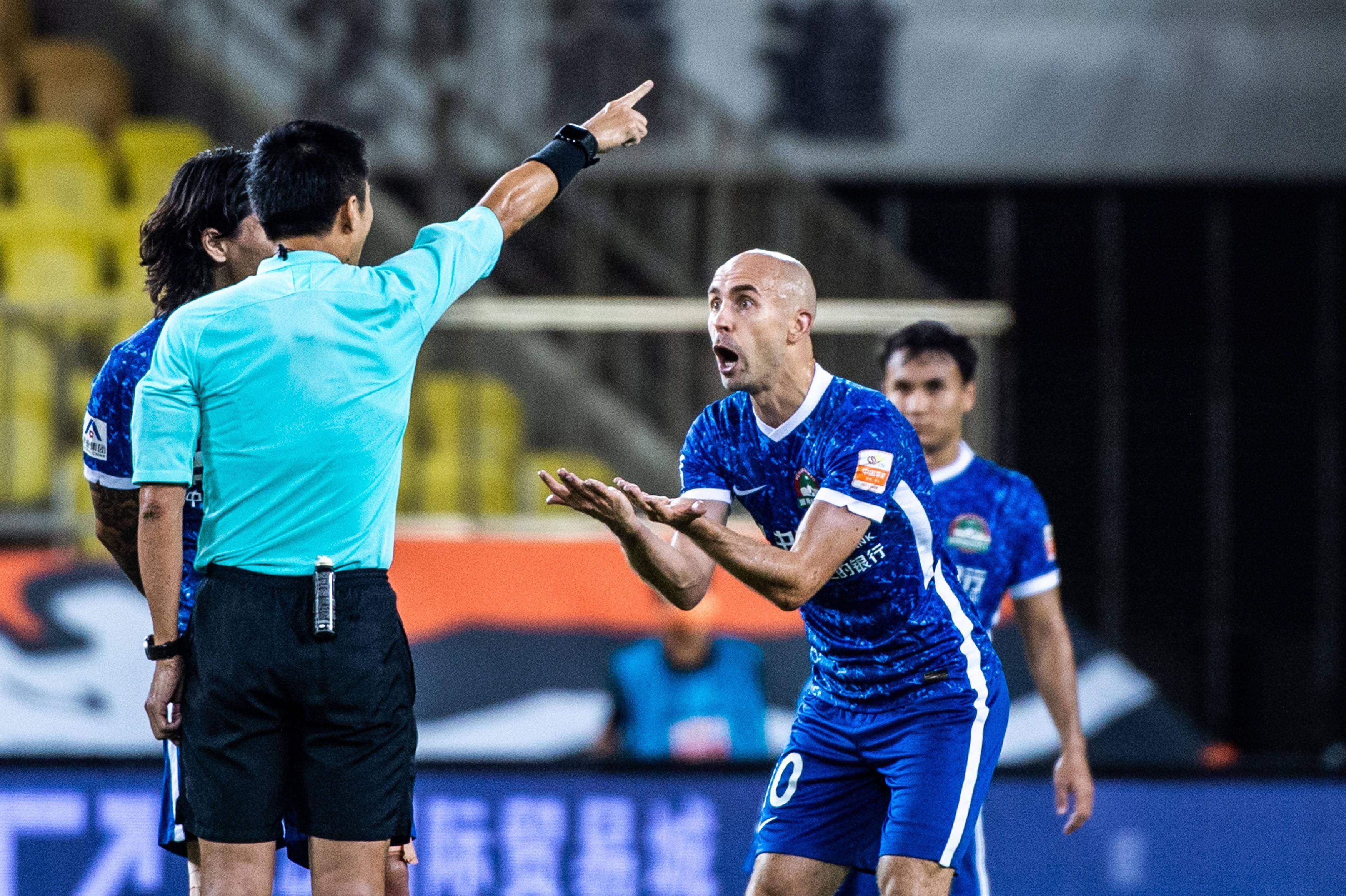 包含赛前突围战来临，上海海港围绕西甲回应争议，引发热议，球队文化再被提及的词条