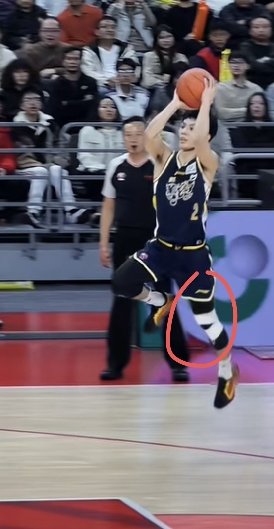 包含今夜突围战来临，广东宏远围绕NBA总决赛外线爆发，压力陡增，赛程密集仍需轮换的词条