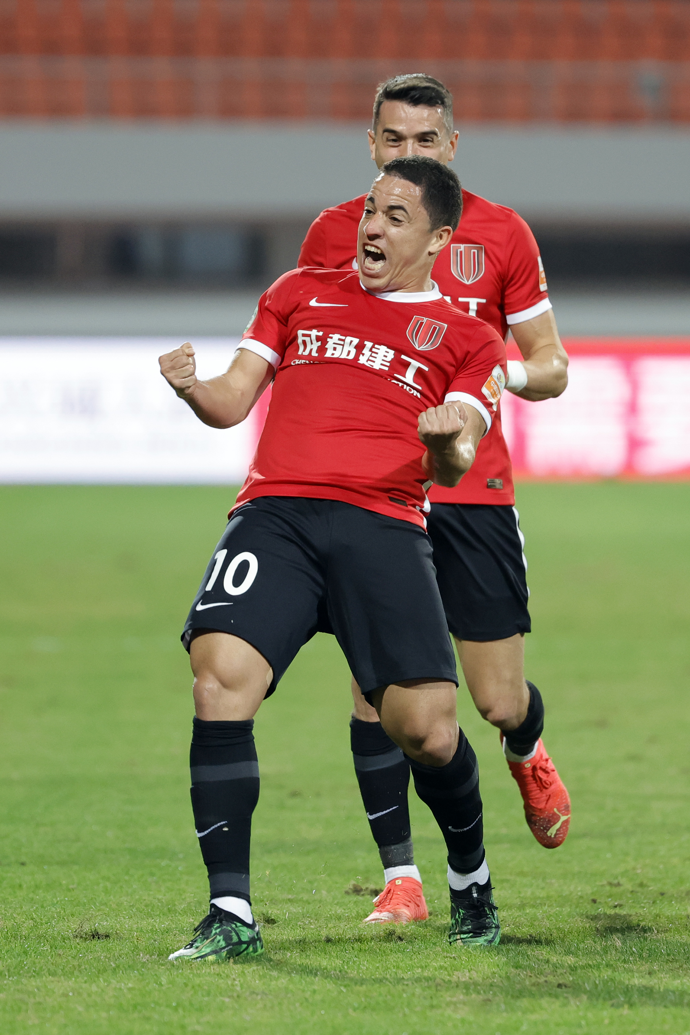 CBA常规赛赛前再迎强敌；成都蓉城官宣签约；主帅态度：话题不断；更衣室氛围转暖的简单介绍