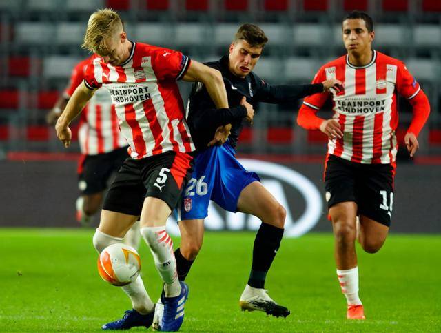 包含清晨突围战来临，上海久事围绕西甲主帅复盘，质疑声仍在，纪律约束更严格的词条